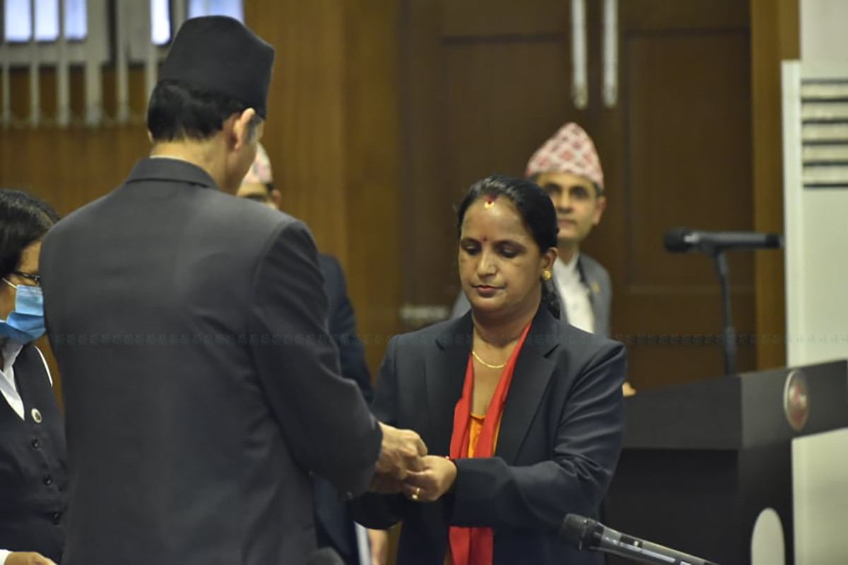 https://www.setopati.com/uploads/shares/2020/sujita/sapath samsad/samsad sapath (1).jpg